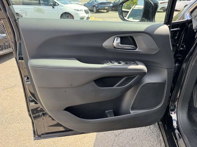 New 2026 Chrysler Voyager LX image 8