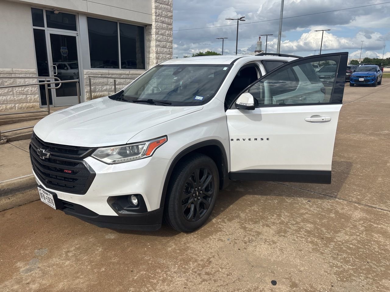 Used 2021 Chevrolet Traverse RS image 1