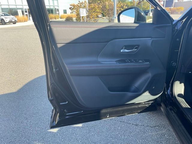 New 2026 Nissan Kicks SR w/ Cold Weather Package image 10