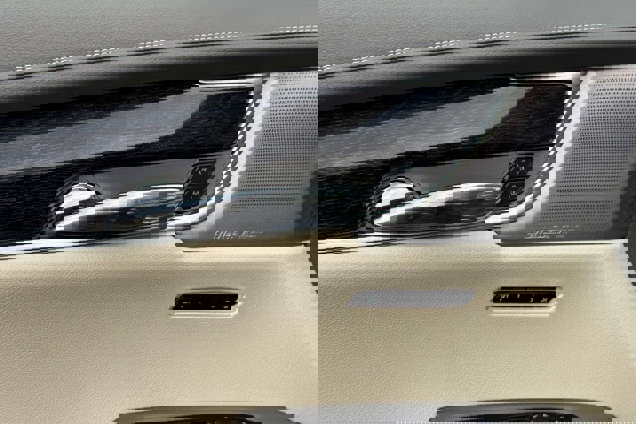 Used 2020 Cadillac XT6 Premium Luxury image 24