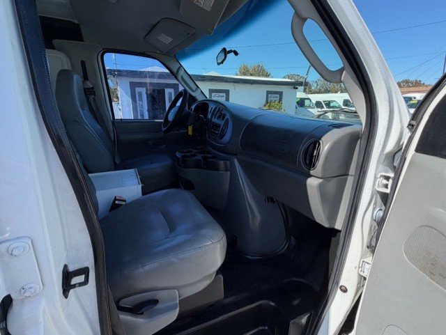 Used 2006 Ford E-150 and Econoline 150 RWD image 25