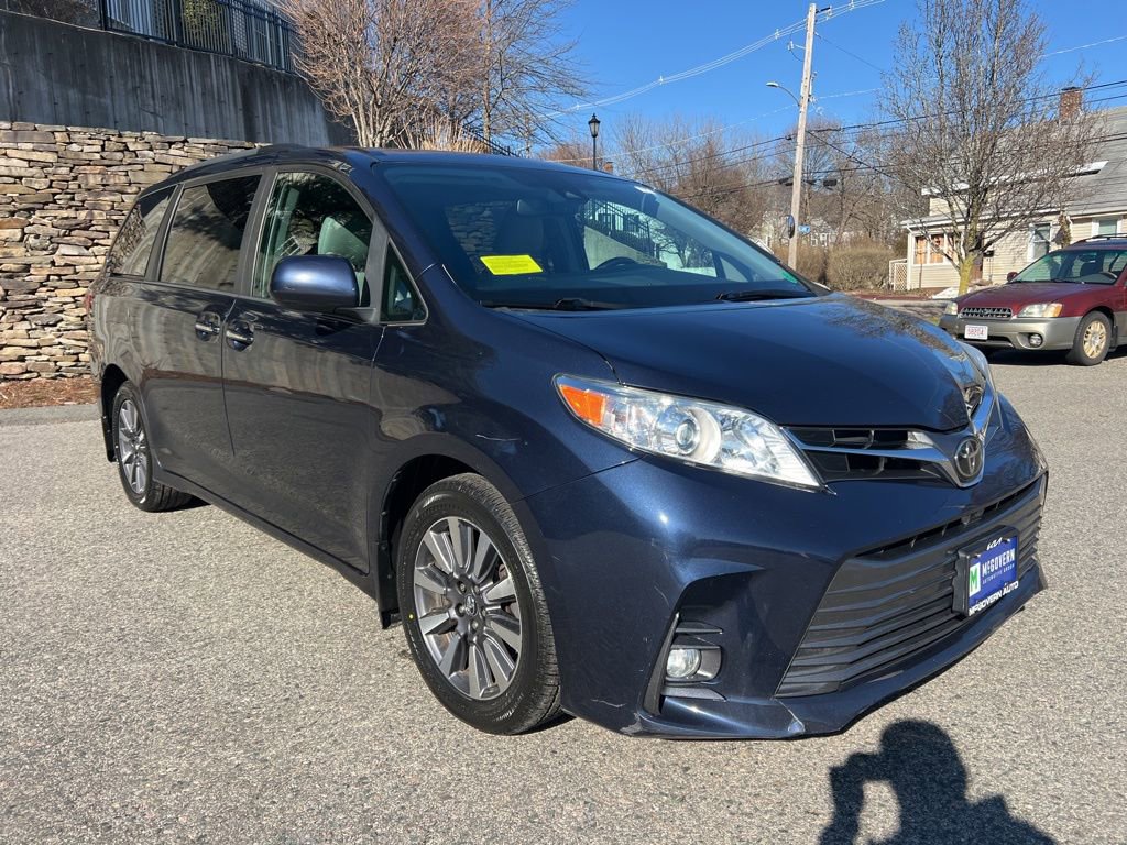 Used 2018 Toyota Sienna XLE w/ XLE Navigation Package image 8