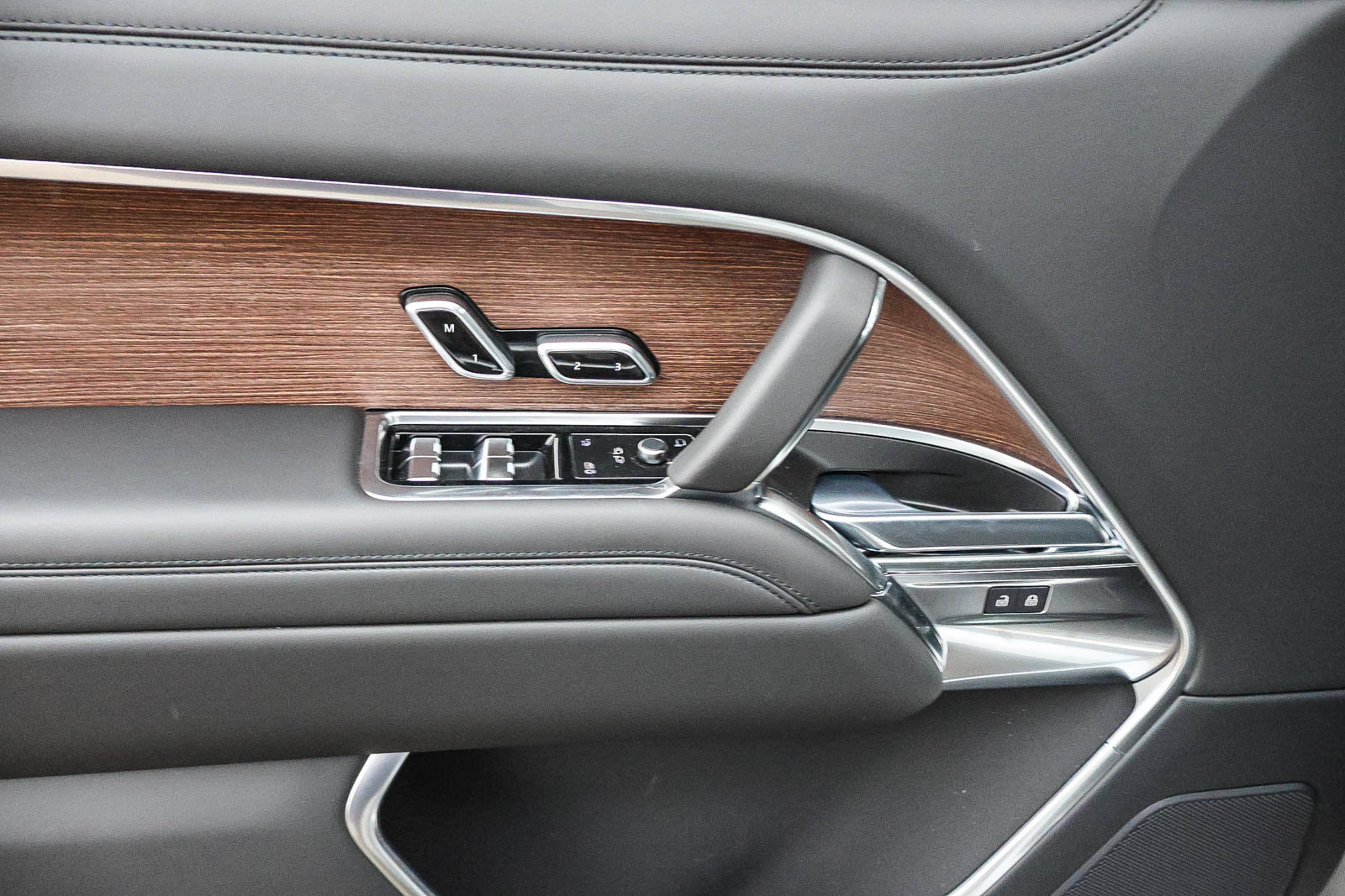 New 2025 Land Rover Range Rover SE AWD/4WD image 28