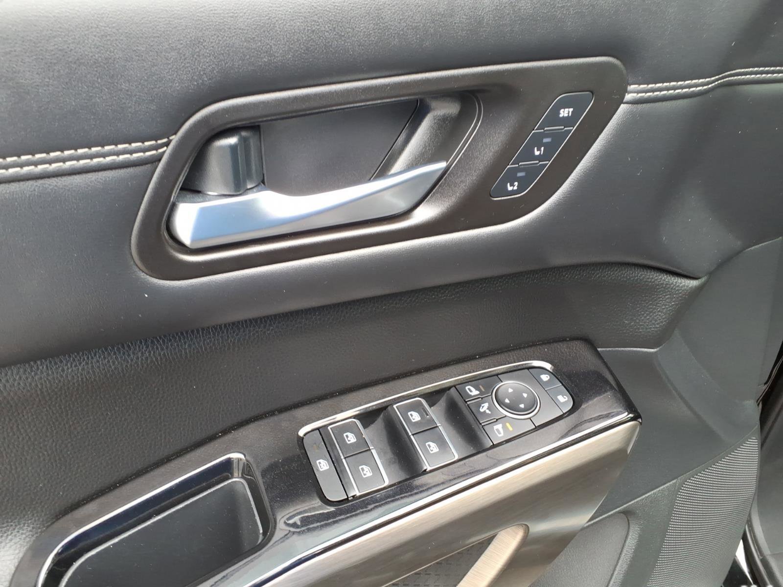 Used 2022 Nissan Pathfinder Platinum w/ Cargo Package image 17