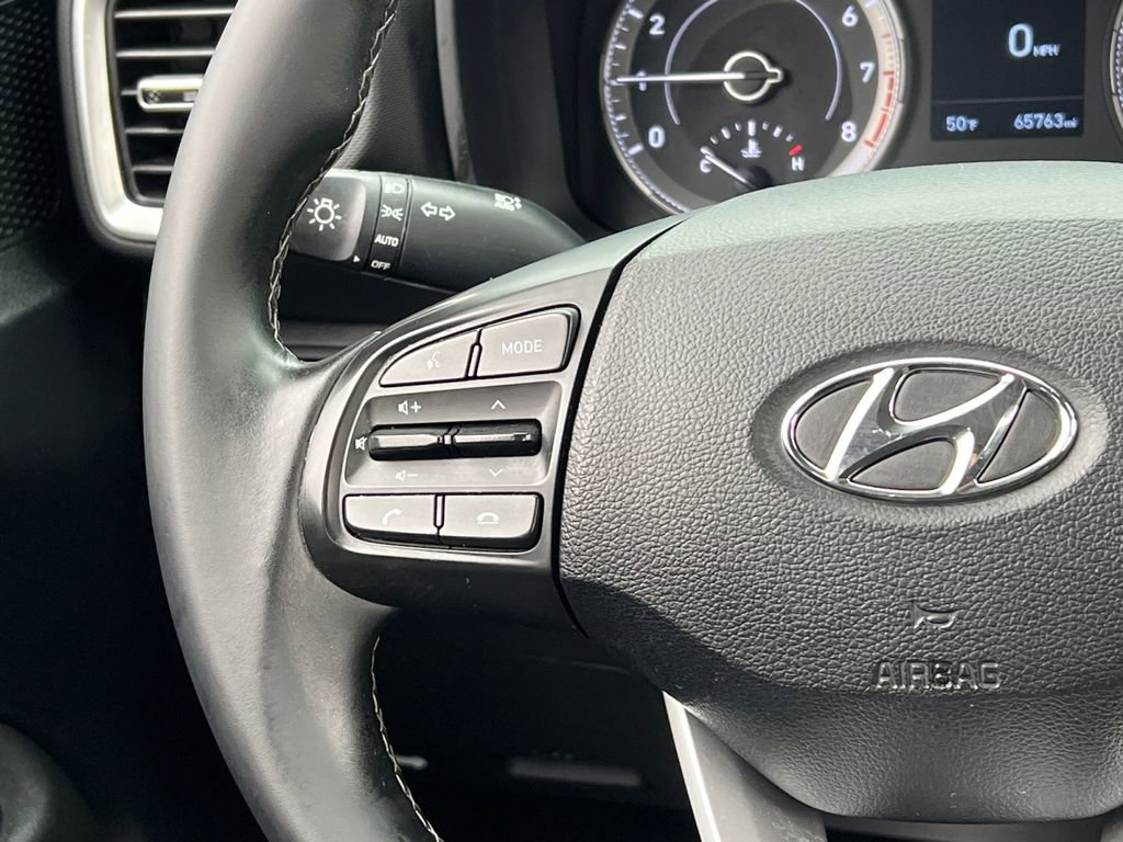Used 2021 Hyundai Venue SEL image 18