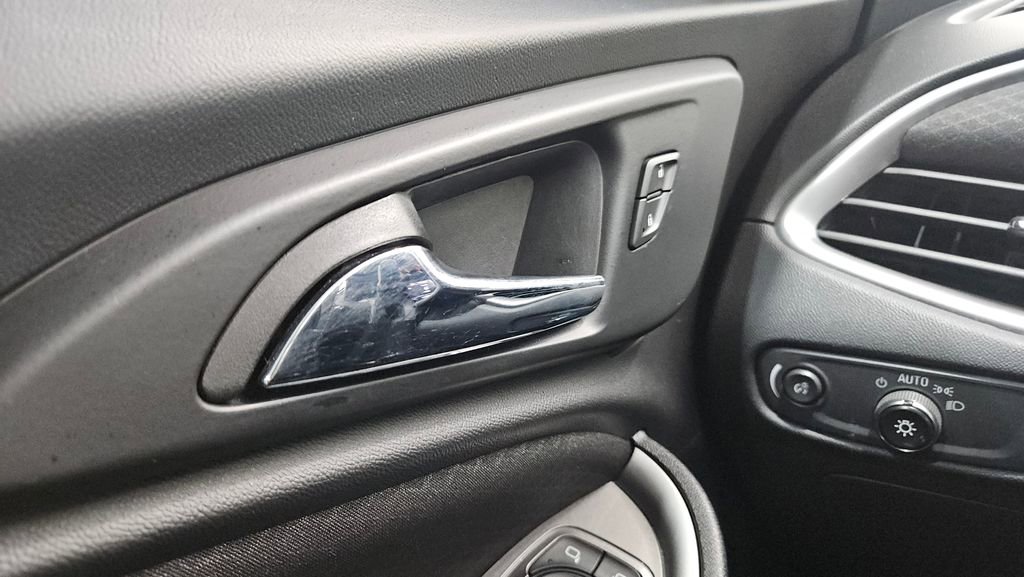 Used 2021 Chevrolet Malibu LS w/ Driver Confidence Package II image 25