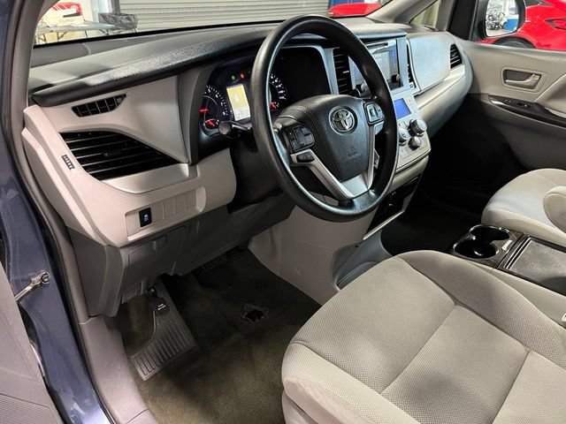Used 2017 Toyota Sienna L FWD image 19