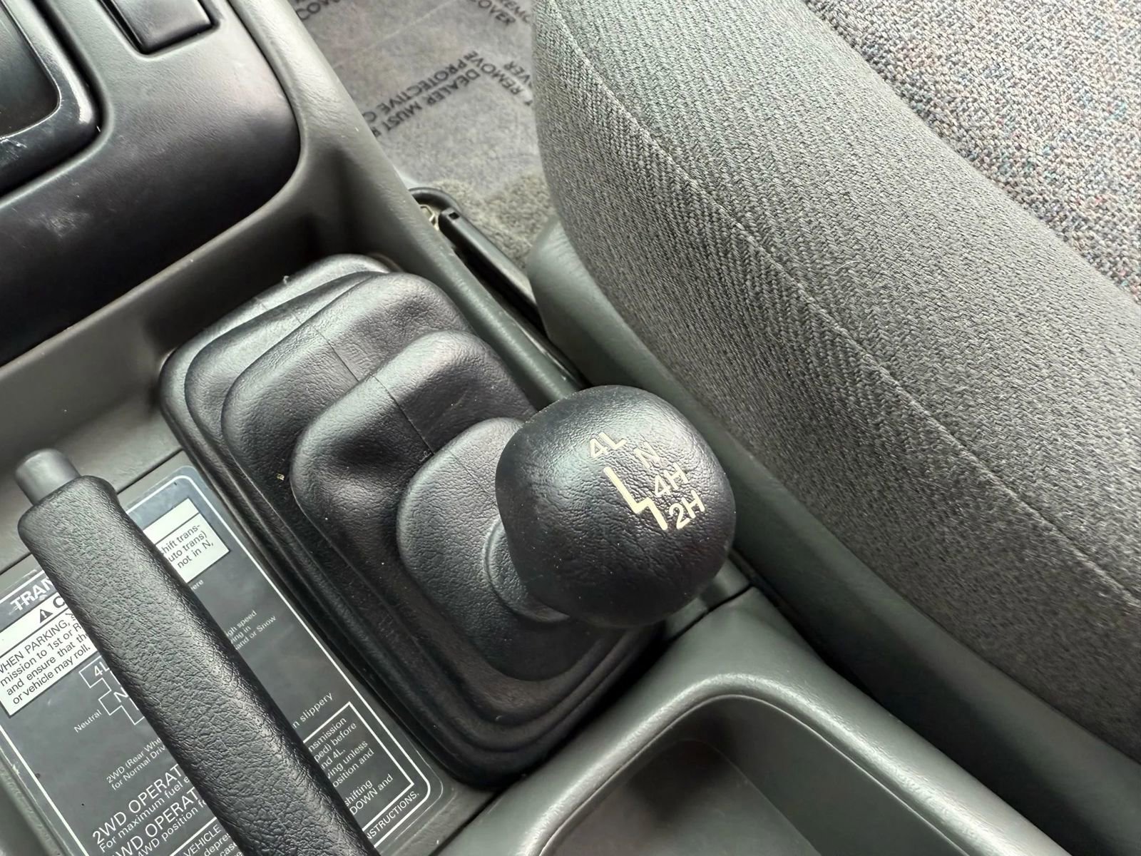 Used 2003 Chevrolet Tracker 4WD Convertible image 26