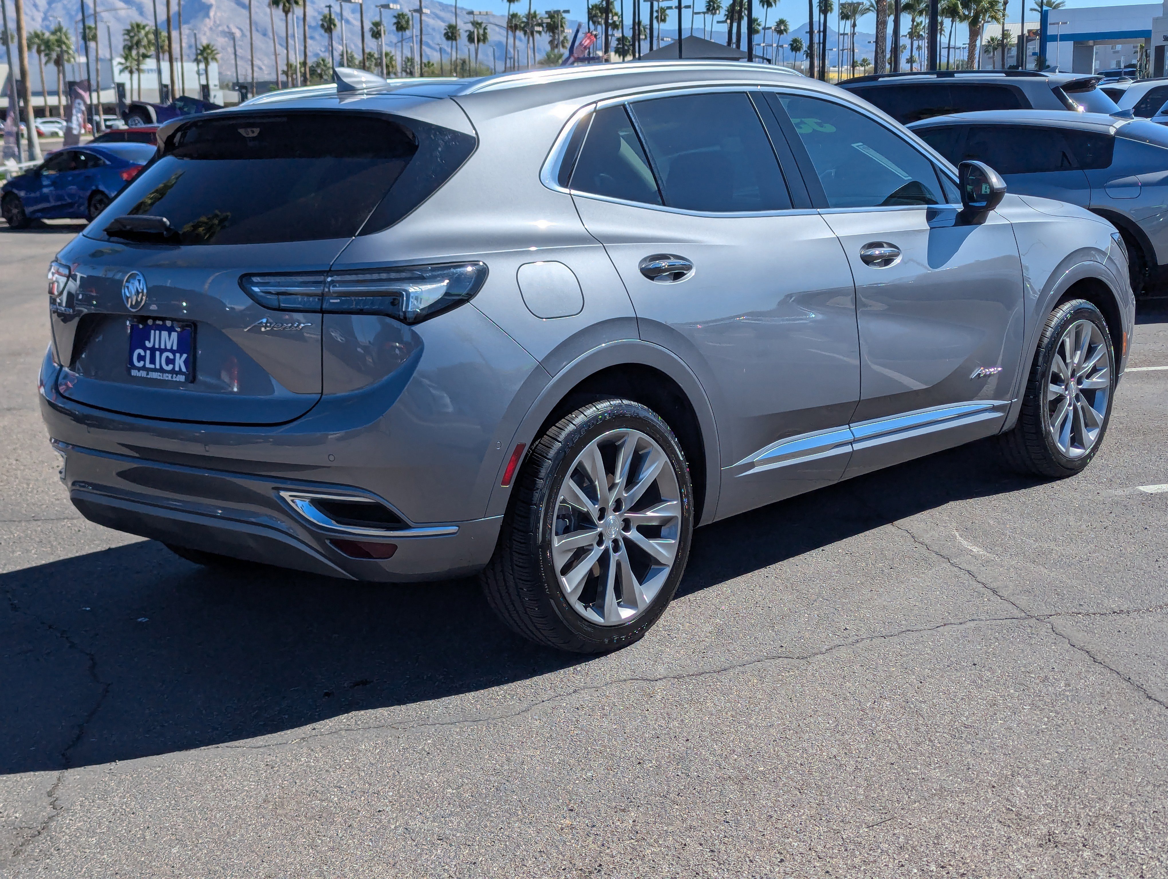 Used 2021 Buick Envision Avenir w/ Technology Package II image 2