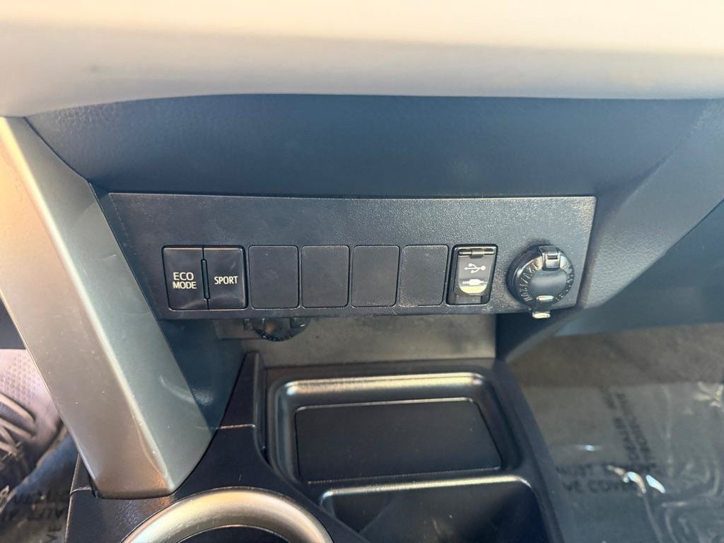 Used 2014 Toyota RAV4 LE FWD image 31