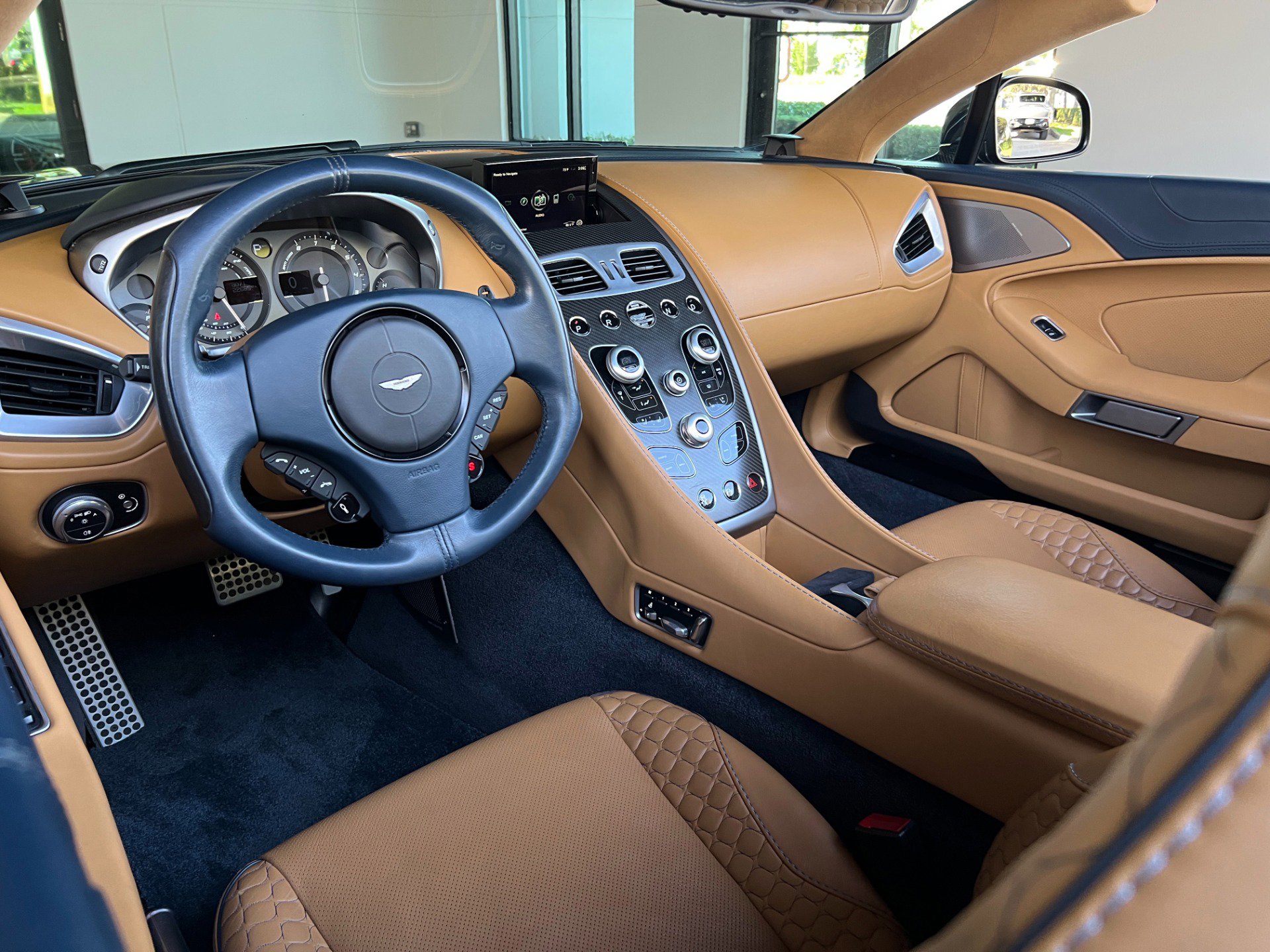 Used 2014 Aston Martin Vanquish Volante image 40