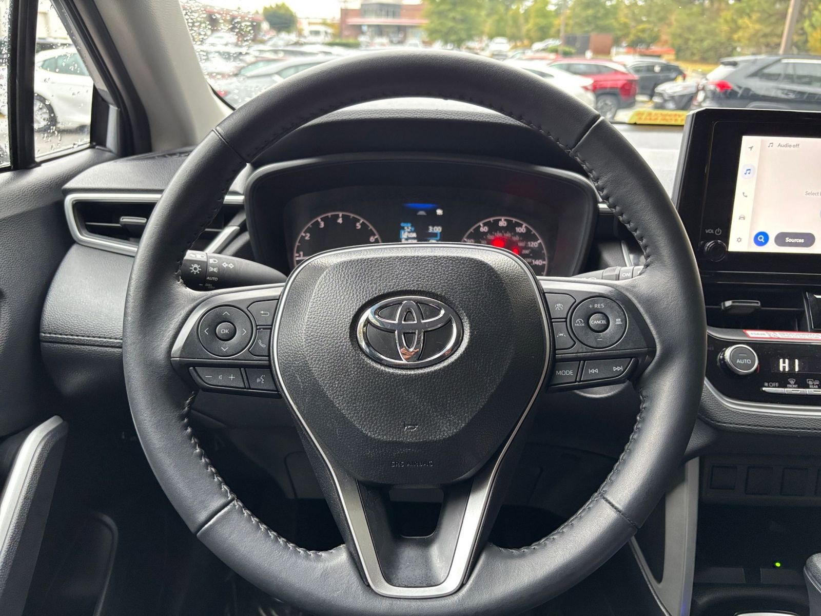 Used 2025 Toyota Corolla Cross LE image 28