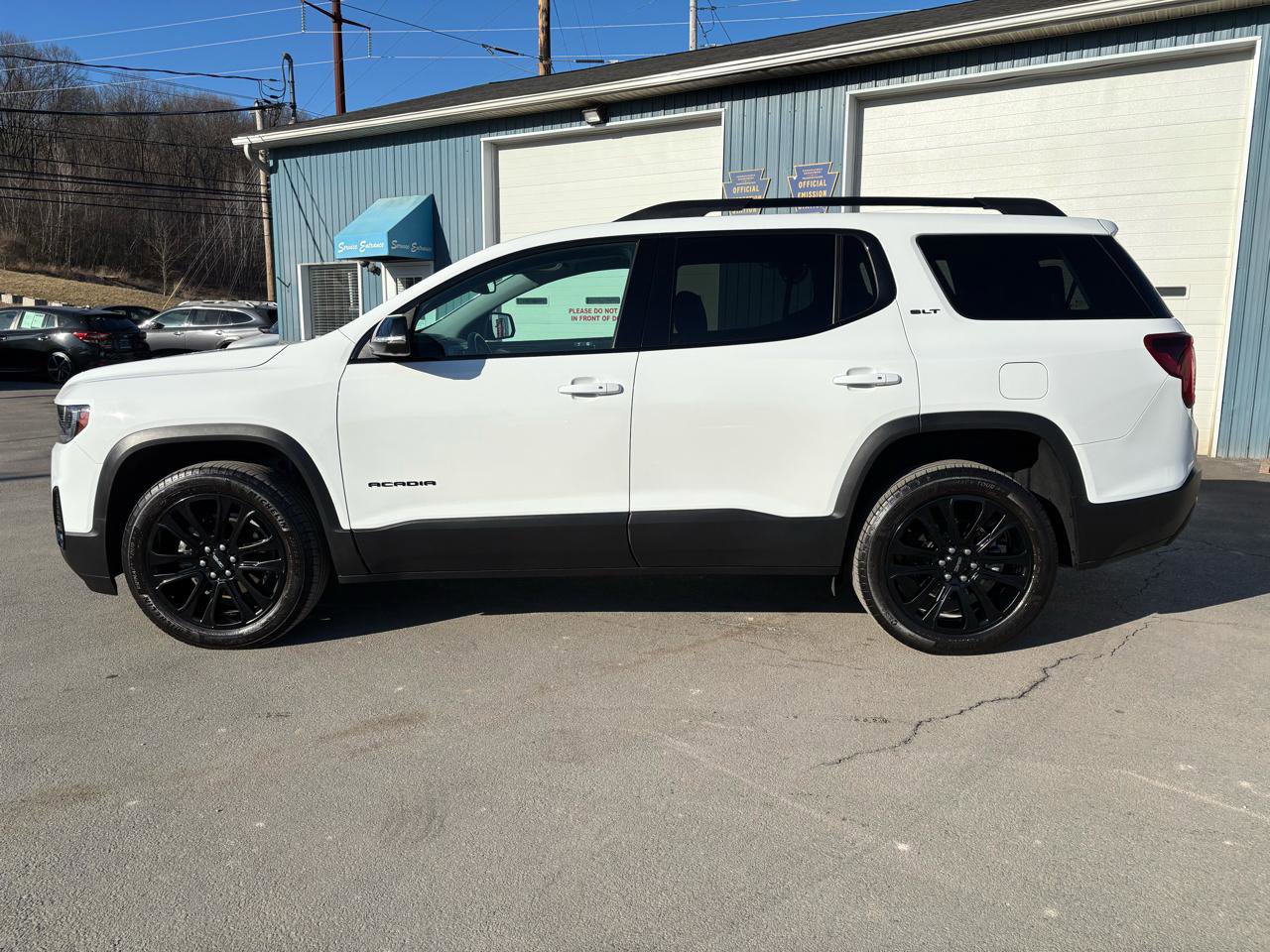 Used 2023 GMC Acadia SLT w/ Elevation Edition image 2
