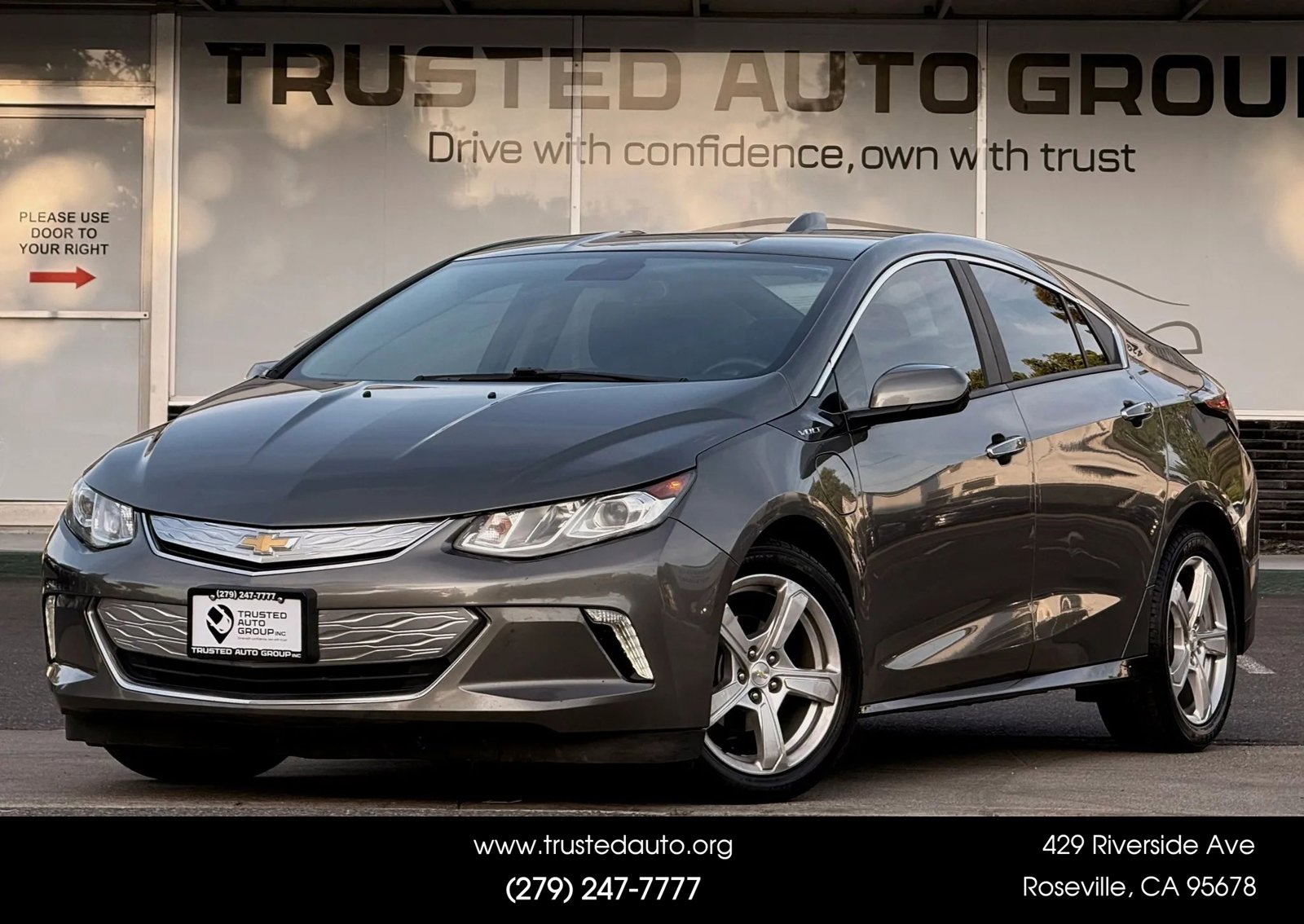 Used 2017 Chevrolet Volt LT FWD image 1