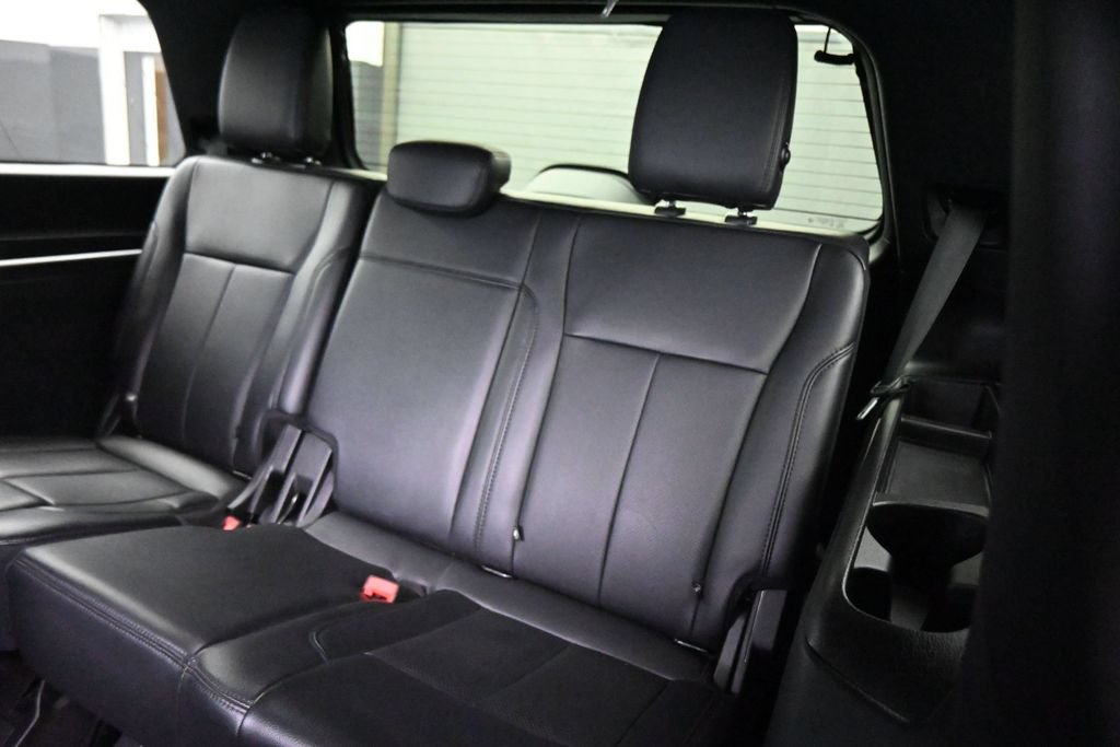 Used 2020 Ford Expedition XLT w/ Equipment Group 202A AWD/4WD image 18