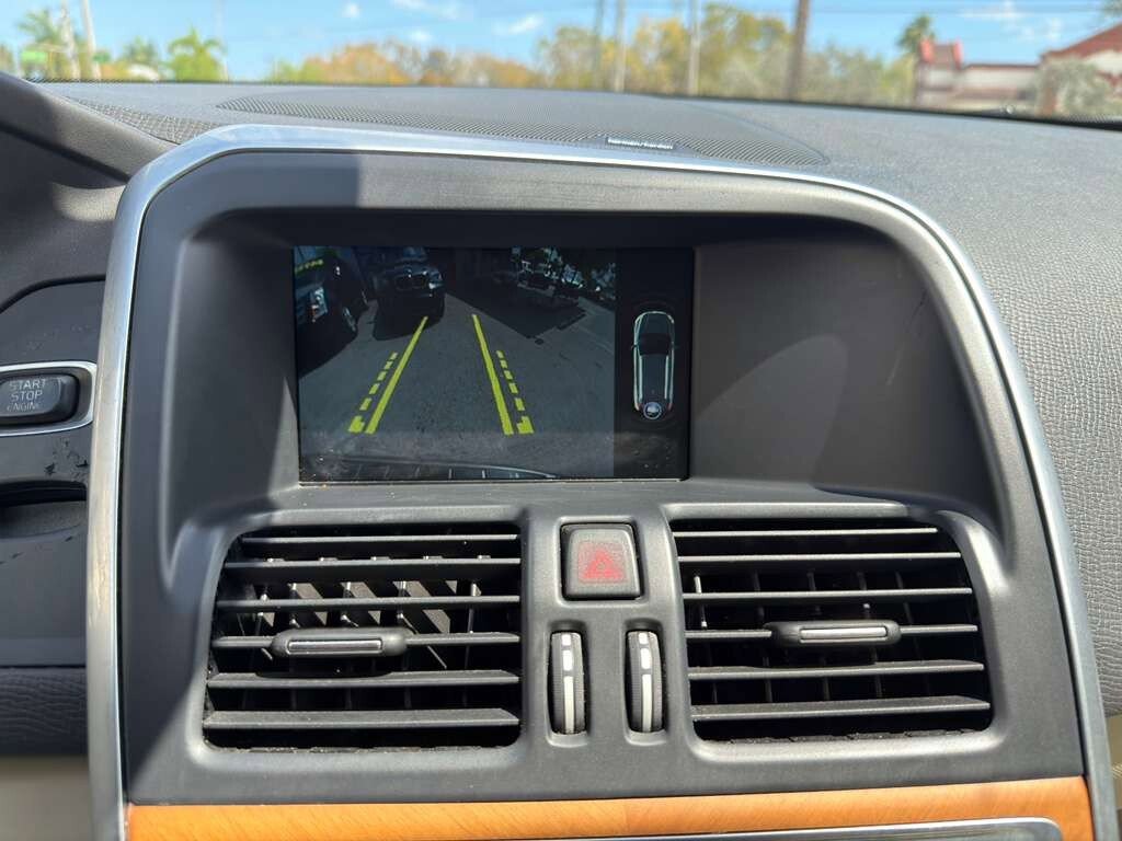 Used 2015 Volvo XC60 T5 Platinum image 18