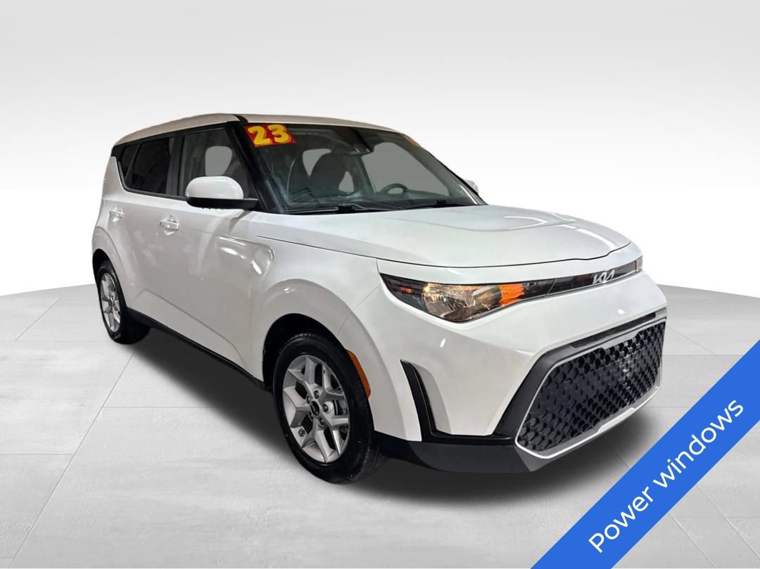 Used 2023 Kia Soul S FWD image 3