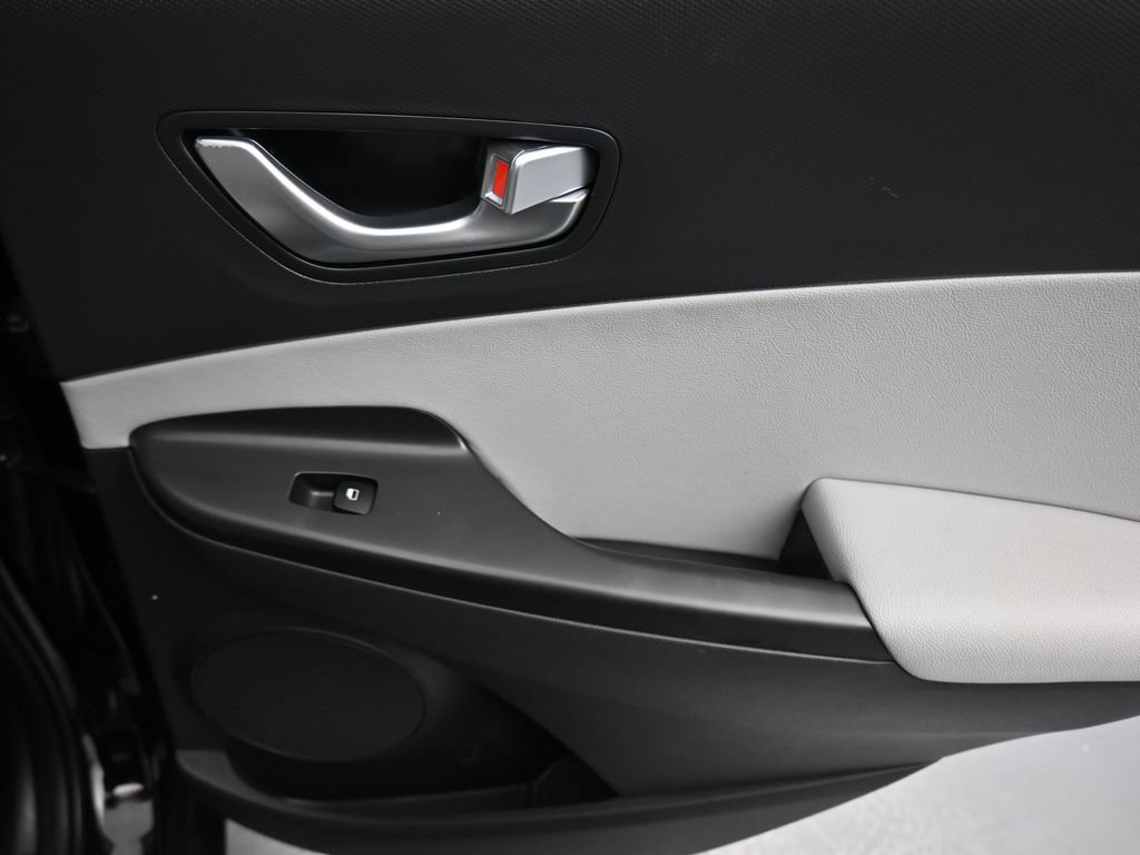 Used 2023 Hyundai Kona Limited w/ Cargo Package FWD image 39