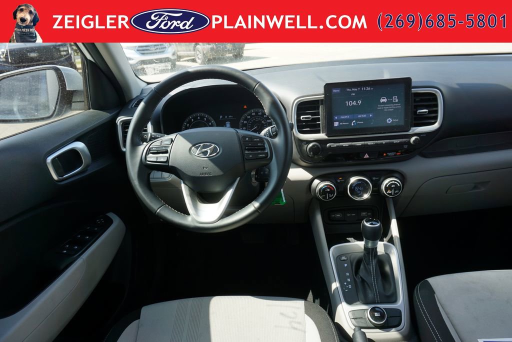 Used 2022 Hyundai Venue SEL FWD image 12