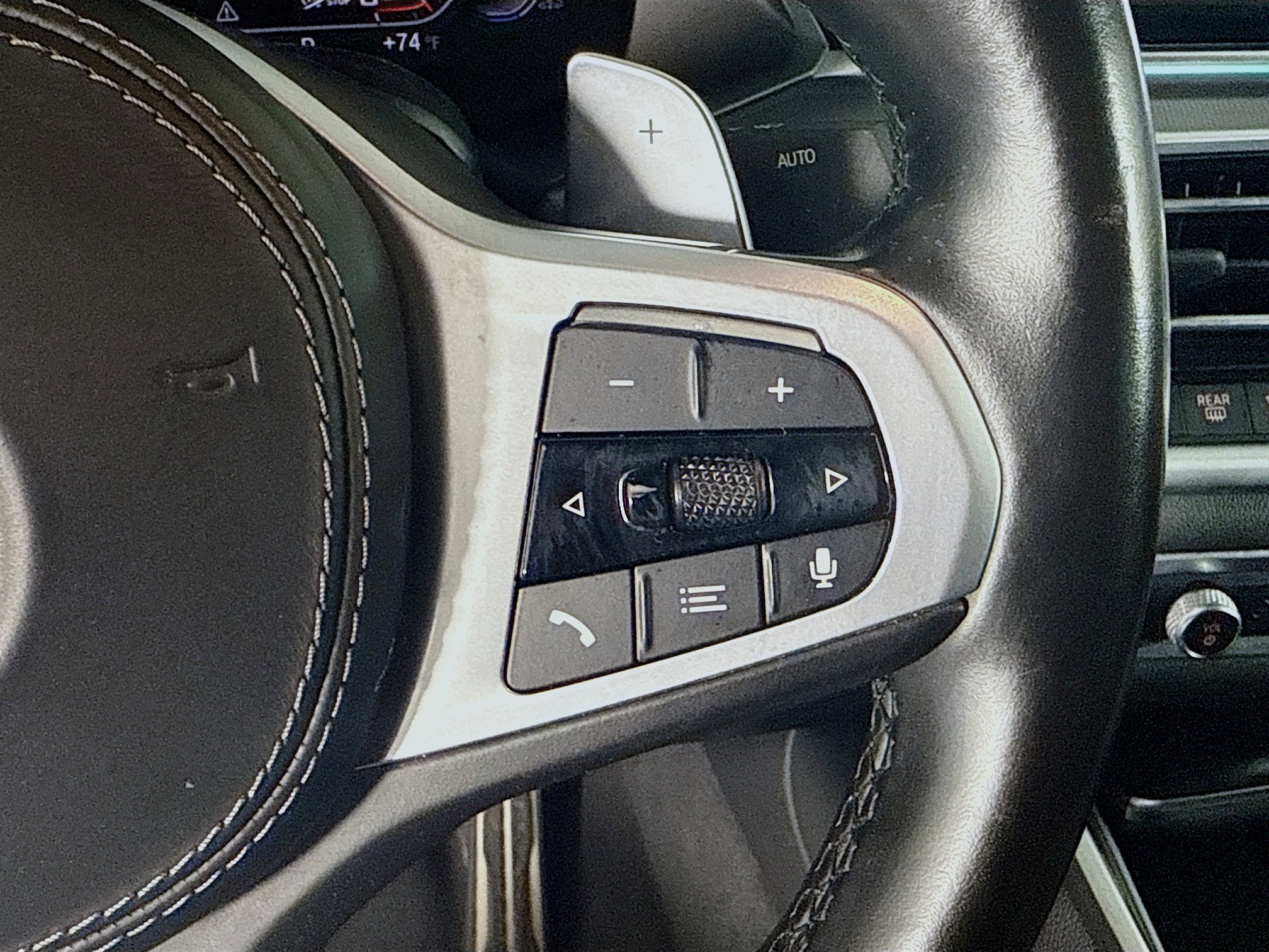 Used 2022 BMW X6 M50i w/ Dynamic Handling Package image 15