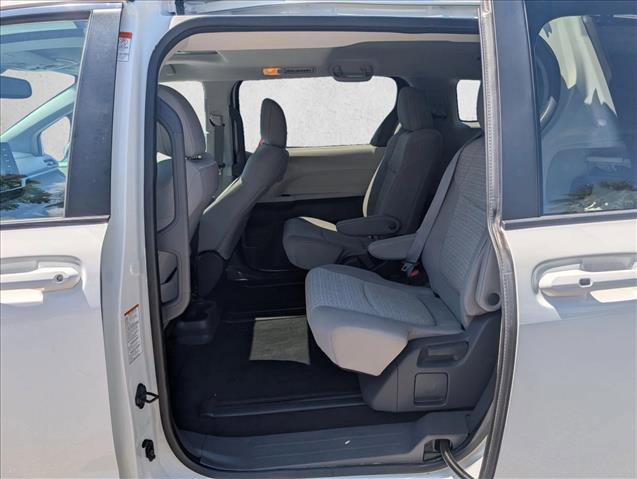 Used 2021 Toyota Sienna LE w/ LE Plus Package AWD/4WD image 15