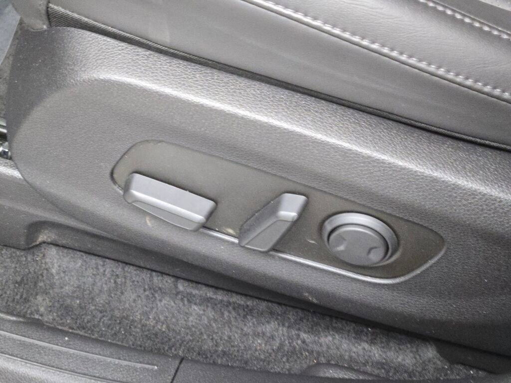 Used 2024 Kia Carnival EX image 26