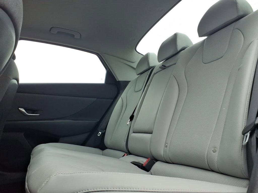 Certified 2022 Hyundai Elantra Limited image 13