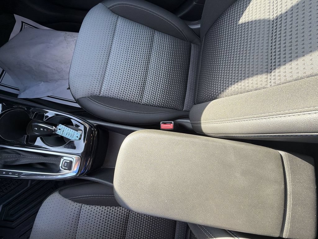 Used 2025 Chevrolet Trax LT w/ Driver Confidence Package FWD image 25