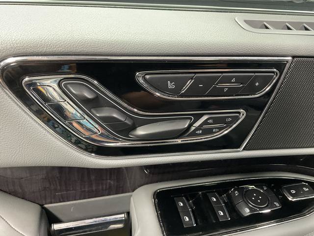 Used 2019 Lincoln Navigator L Reserve AWD/4WD image 17