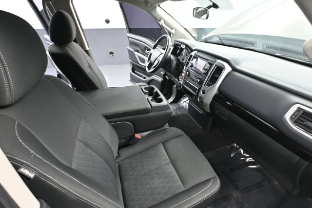 Used 2018 Nissan Titan SV AWD/4WD image 36