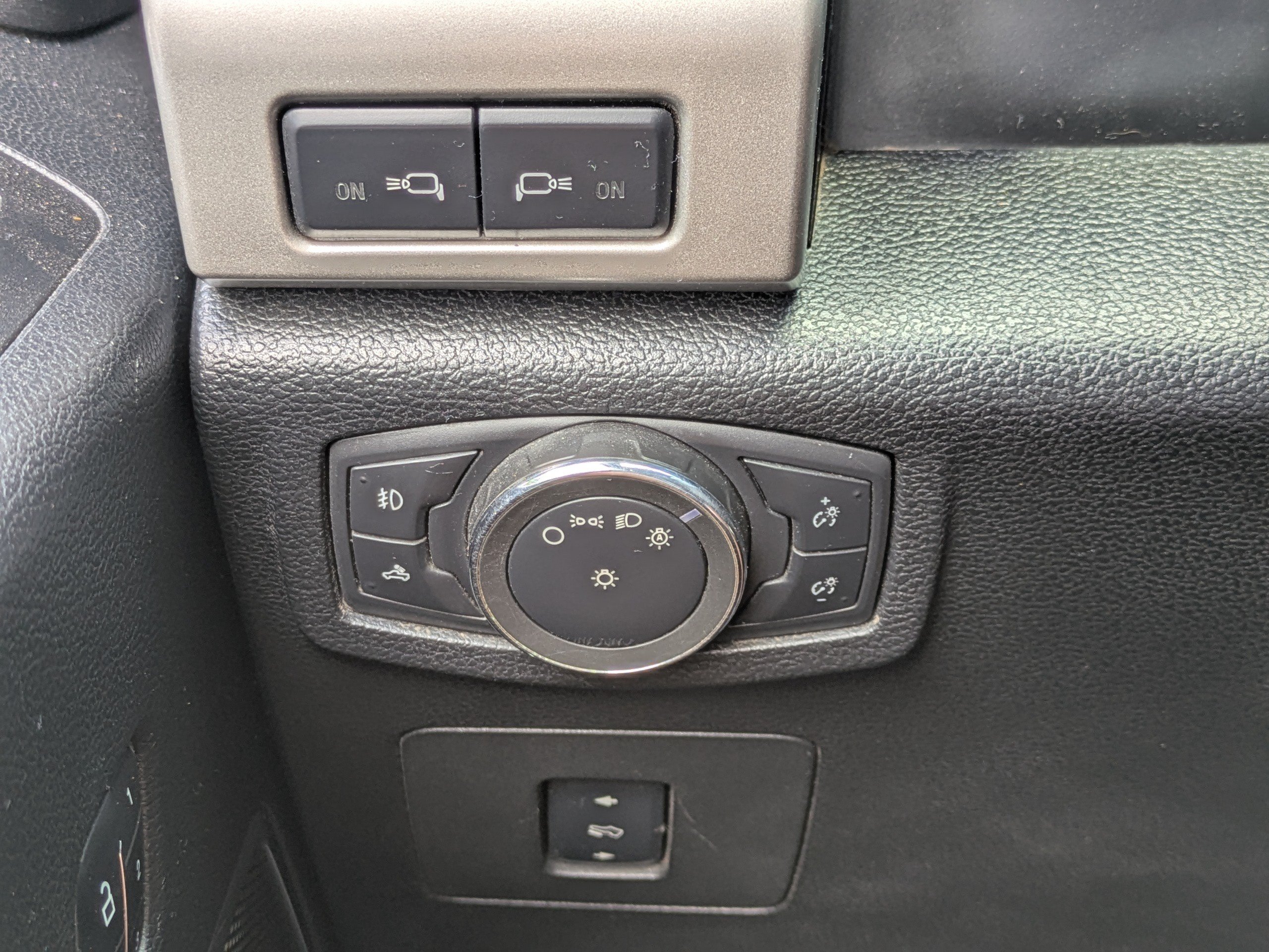 Used 2015 Ford F150 Lariat w/ Equipment Group 502A Luxury AWD/4WD image 21