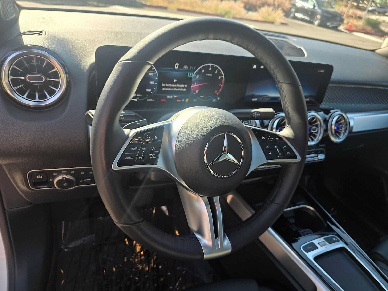 Used 2024 Mercedes-Benz GLB 250 4MATIC image 25