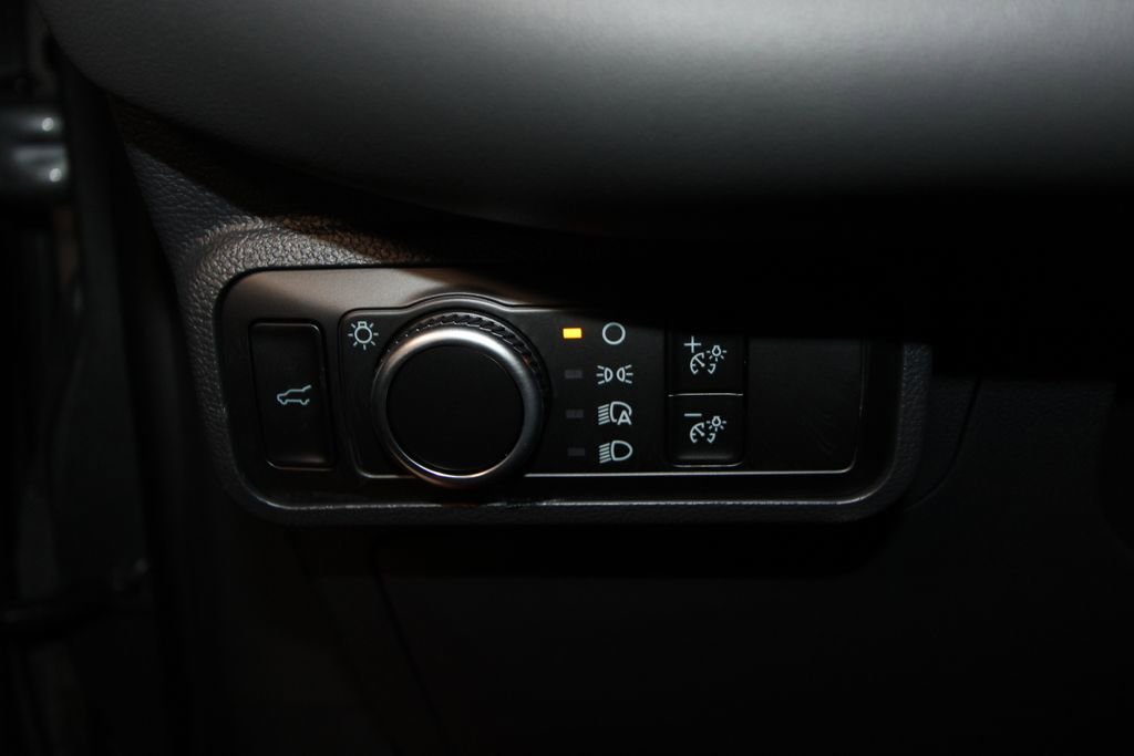 Used 2025 Ford Explorer Active image 9