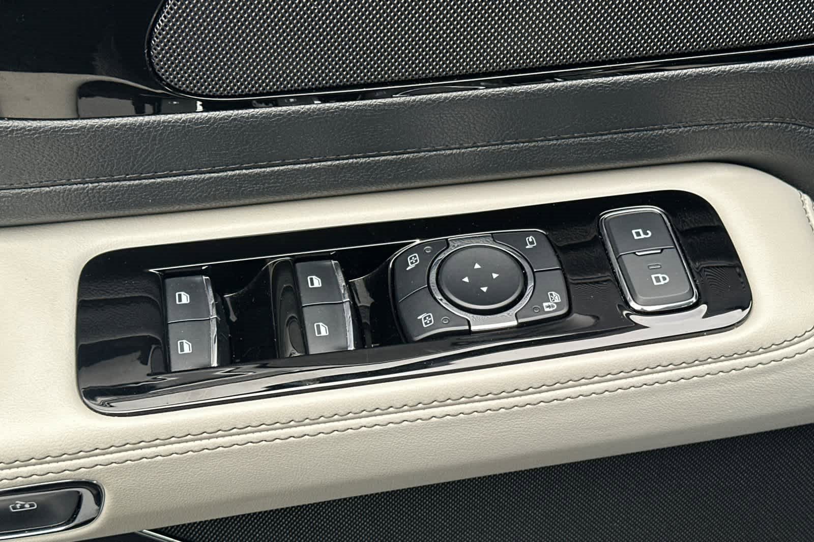 Used 2025 Lincoln Aviator Reserve image 13