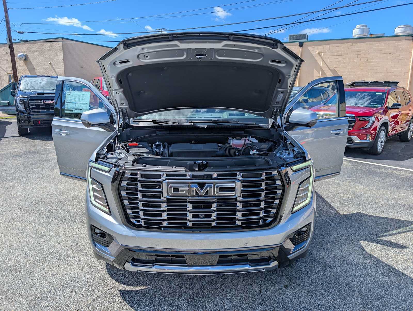New 2026 GMC Yukon Denali Ultimate w/ LPO, Floor Liner Package AWD/4WD image 12