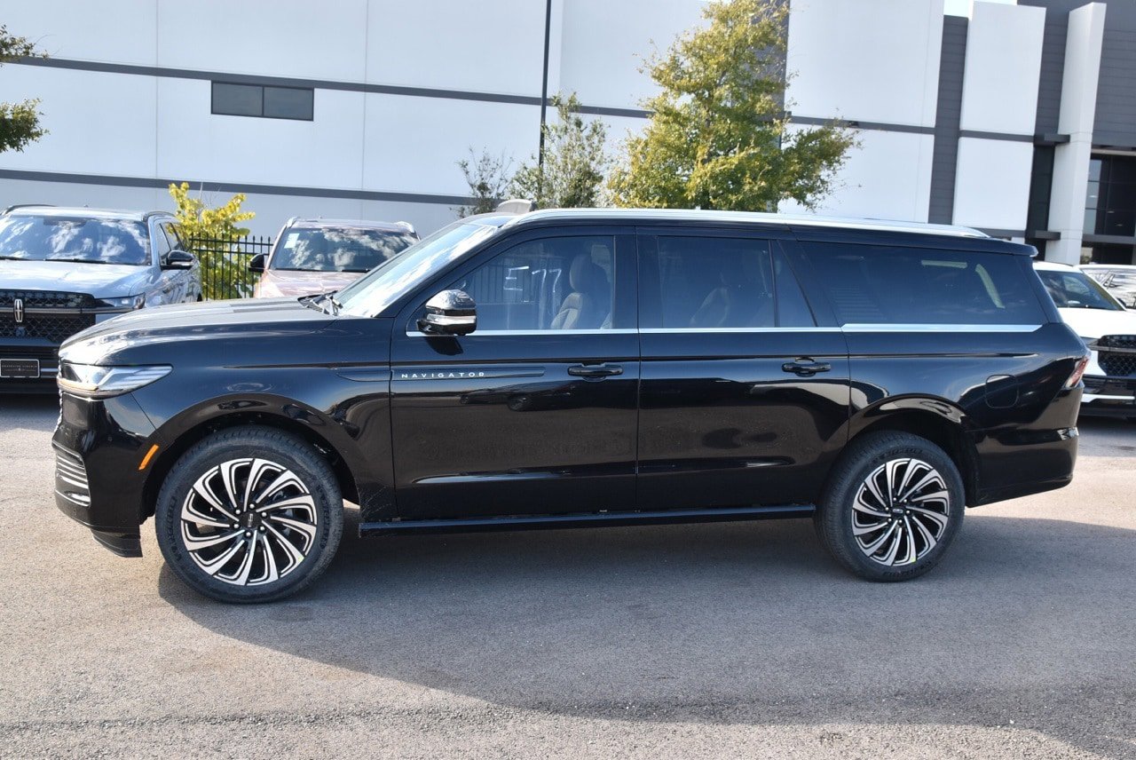 New 2025 Lincoln Navigator L Black Label image 18