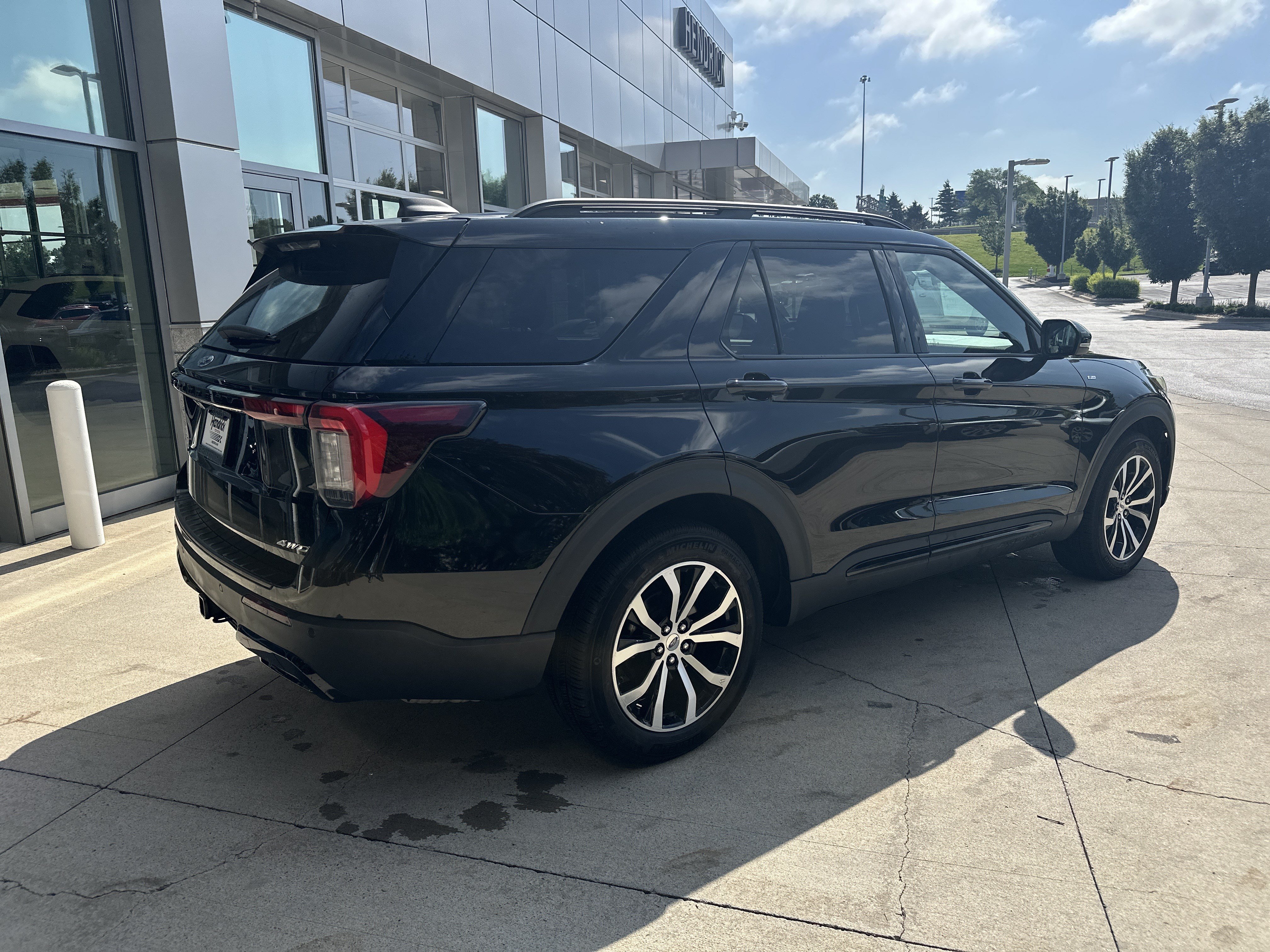 Used 2025 Ford Explorer ST-Line AWD/4WD image 6