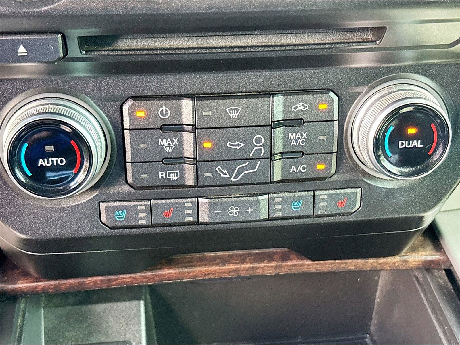Used 2017 Ford F250 Platinum w/ Platinum Ultimate Package AWD/4WD image 16