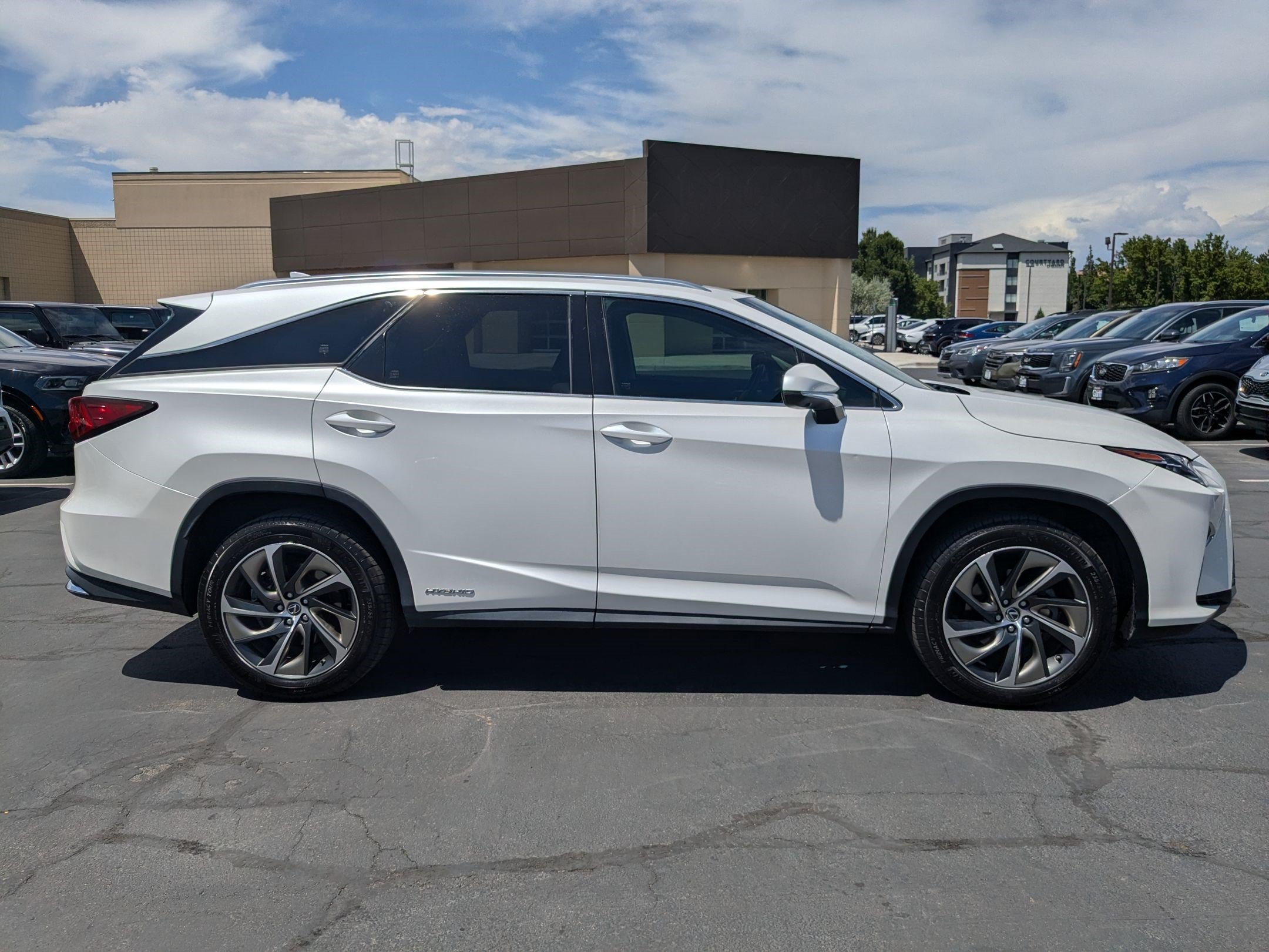 Used 2019 Lexus RX 450hL Luxury w/ Accessory Package AWD/4WD image 2