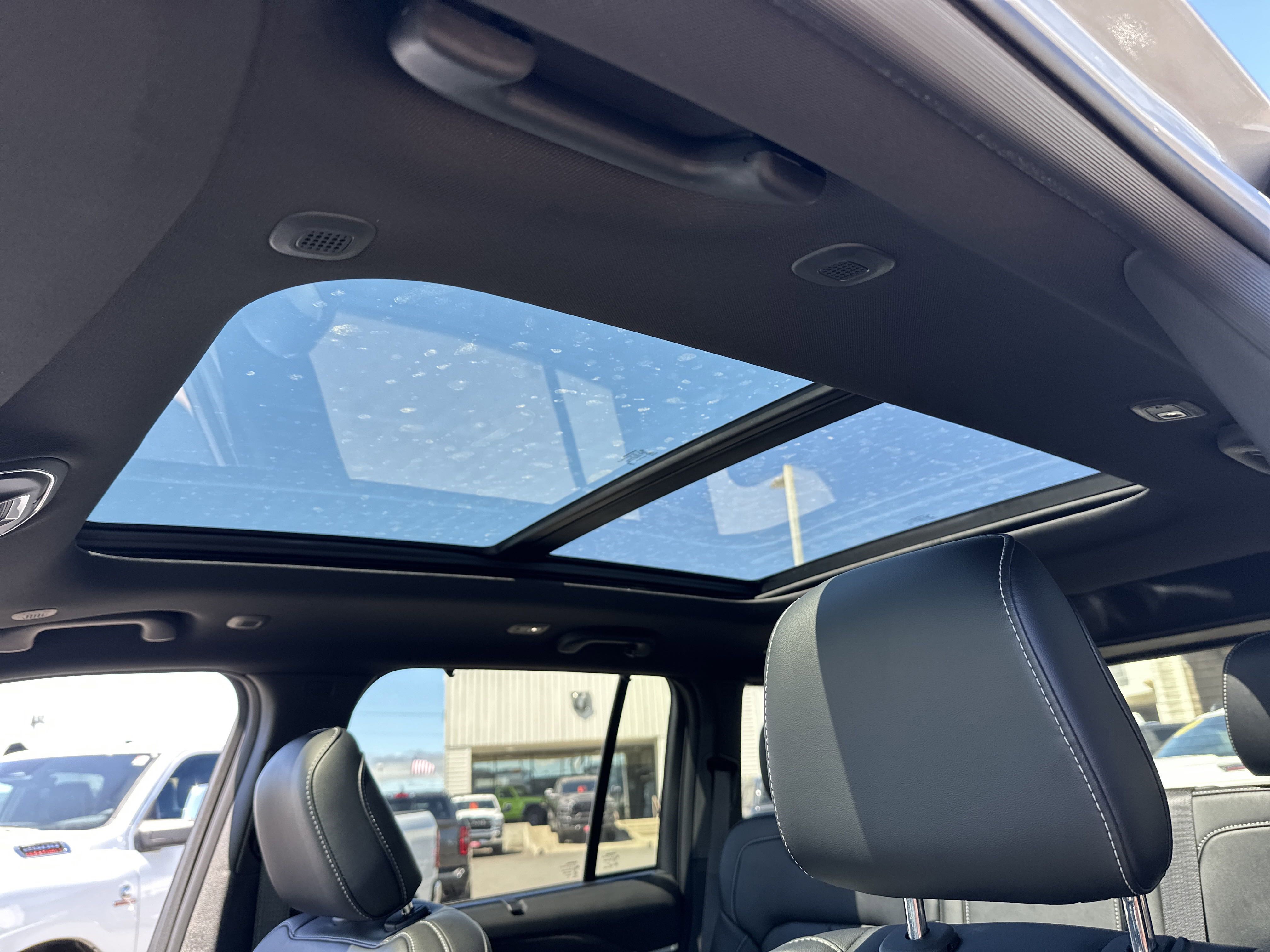 New 2025 Jeep Grand Cherokee Limited w/ Luxury Tech Group II image 15