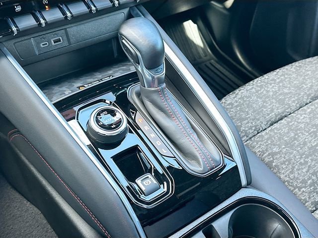 Used 2024 Chevrolet Colorado Z71 w/ Z71 Convenience Package 2 image 17