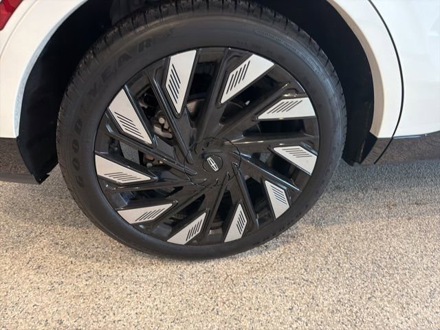 Used 2024 Lincoln Nautilus Reserve w/ Equipment Group 202A image 6