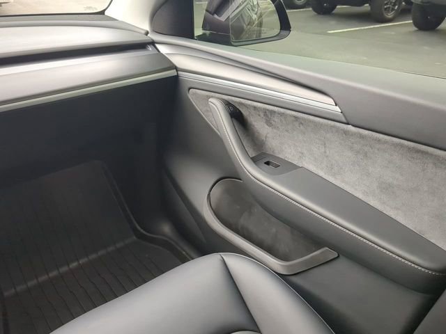 Used 2025 Tesla Model Y Performance image 20