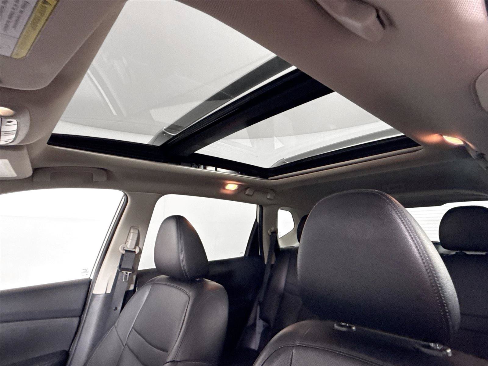 Used 2018 Nissan Rogue SL w/ Premium Package FWD image 6