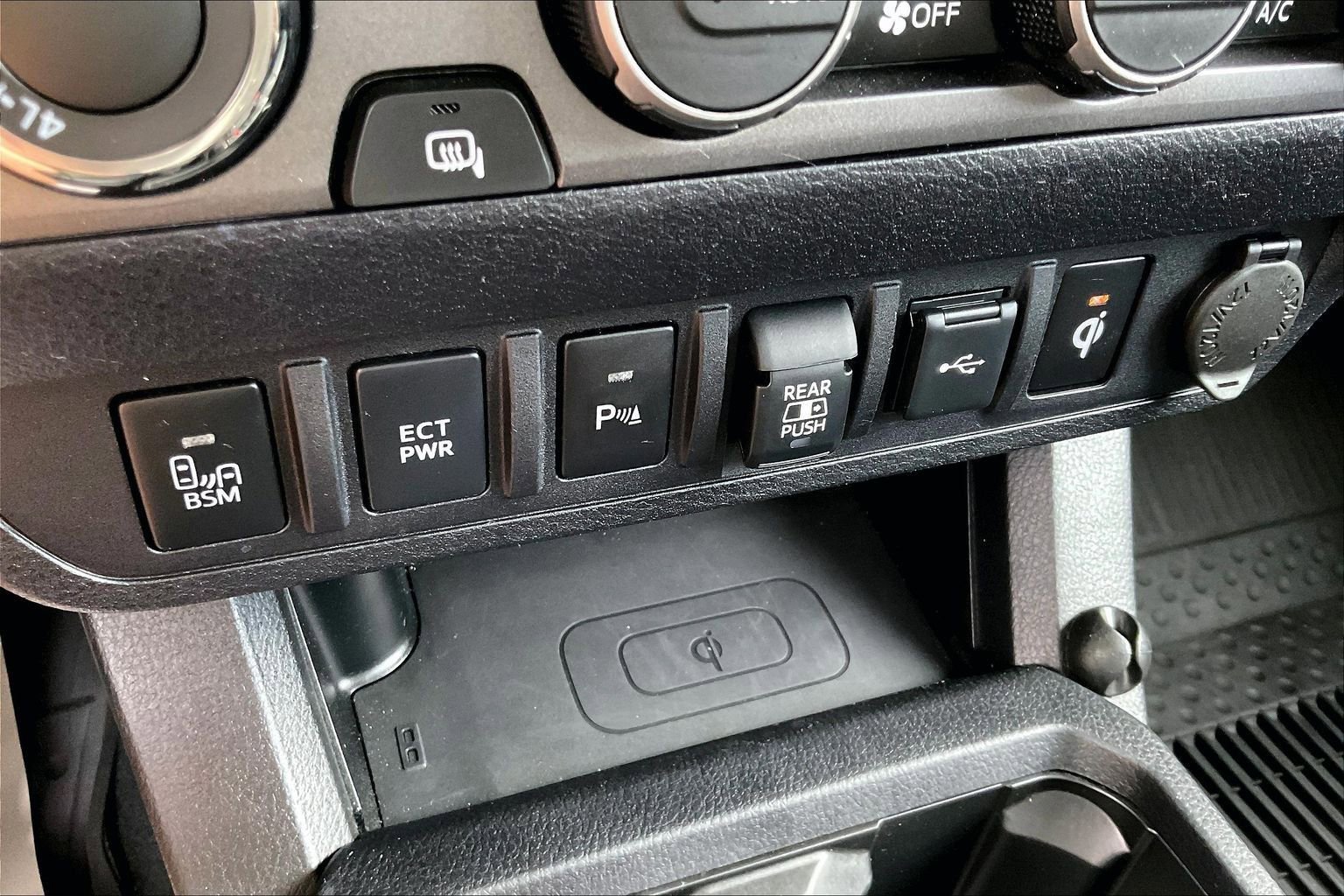 Used 2021 Toyota Tacoma TRD Off-Road w/ TRD Premium Off Road Package AWD/4WD image 13