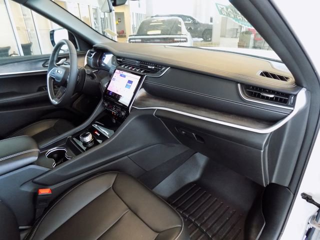 Certified 2025 Jeep Grand Cherokee L Limited w/ Black Appearance Package image 25