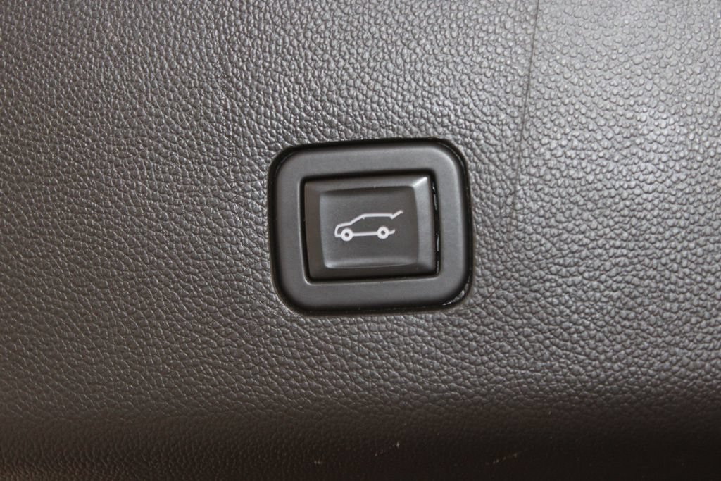 Used 2021 Chevrolet Traverse LT AWD/4WD image 16
