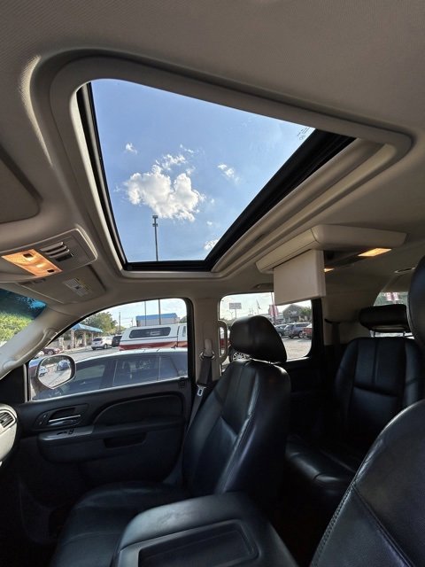 Used 2010 Chevrolet Suburban LT image 25