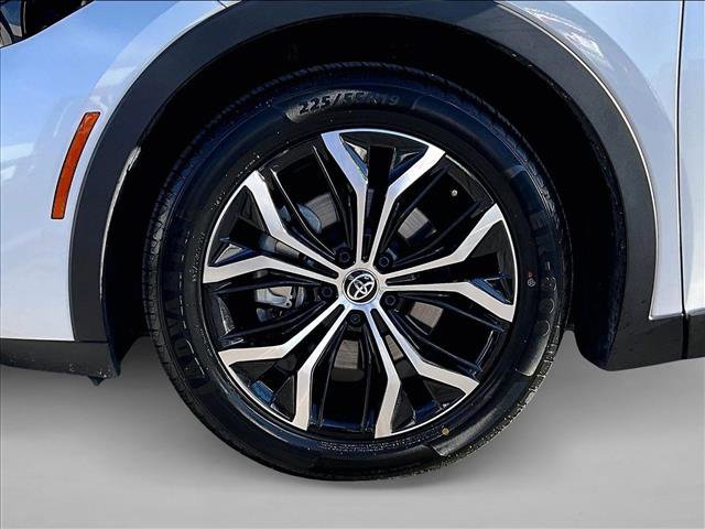 Used 2023 Toyota Crown XLE image 10