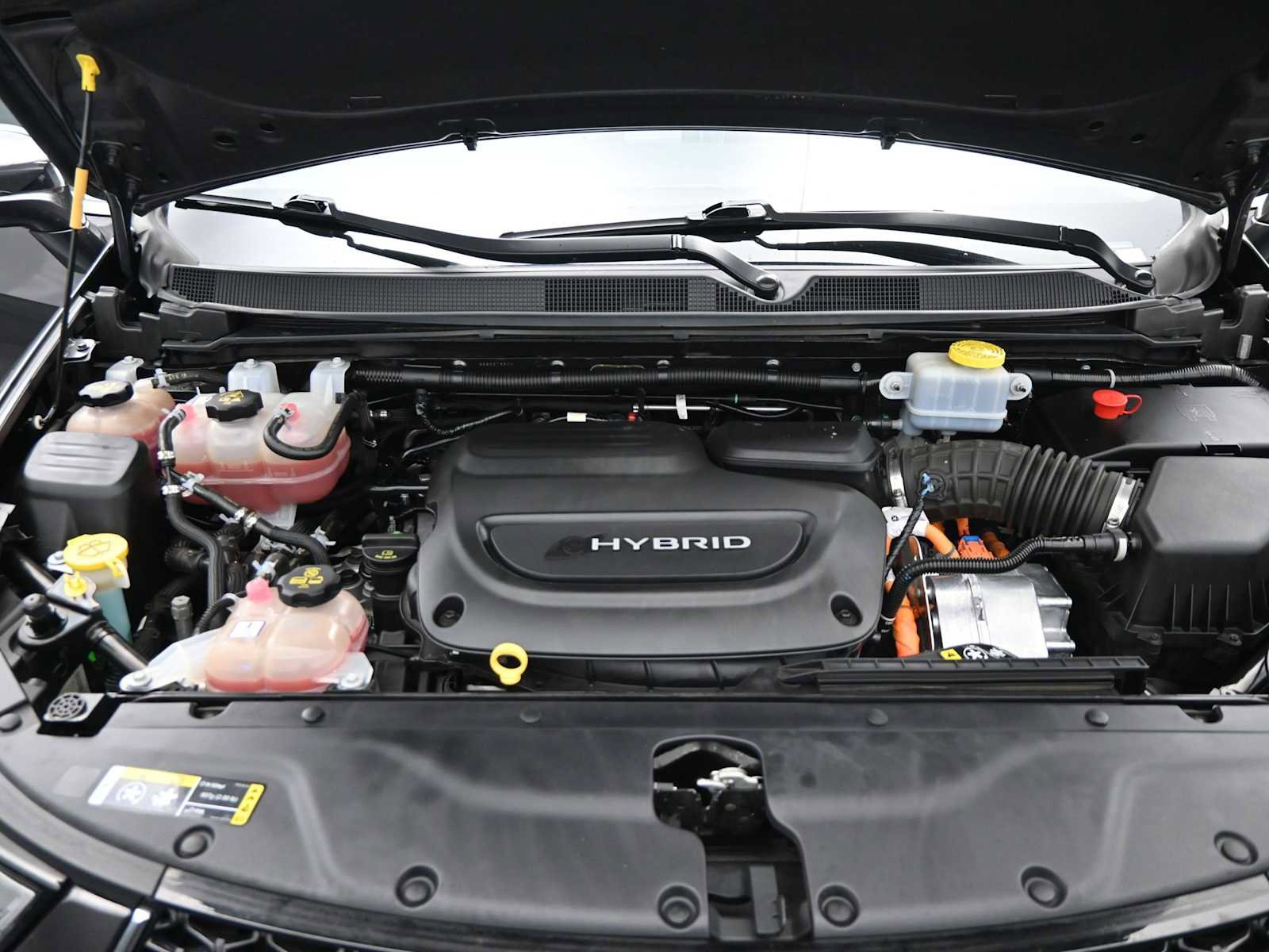 Used 2021 Chrysler Pacifica Limited w/ Uconnect Theater Family Group image 21